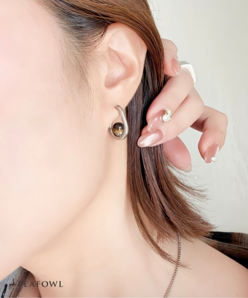 Stone Oval Frame Pierce