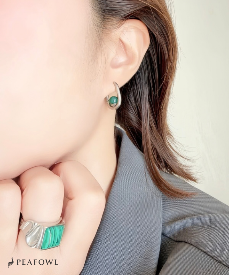 Stone Oval Frame Pierce