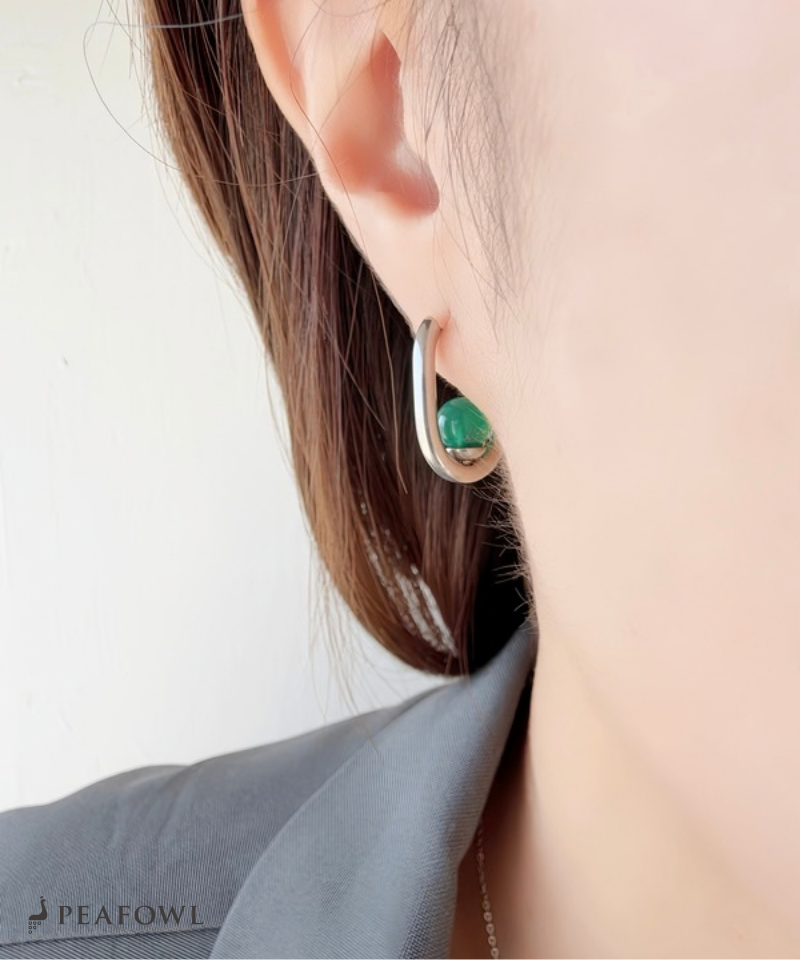 Stone Oval Frame Pierce