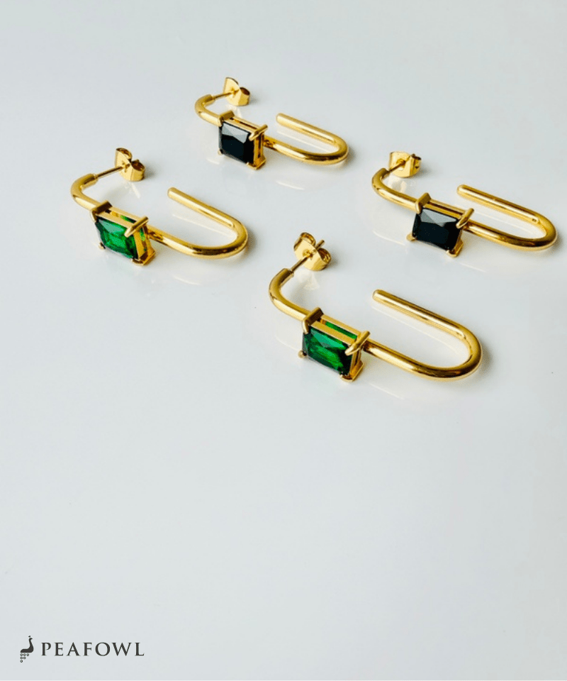 Curve Line Pierce - peafowl
