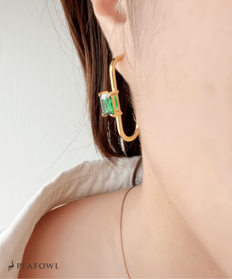 Curve Line Pierce - peafowl