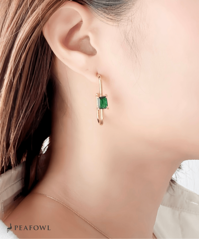 Curve Line Pierce - peafowl