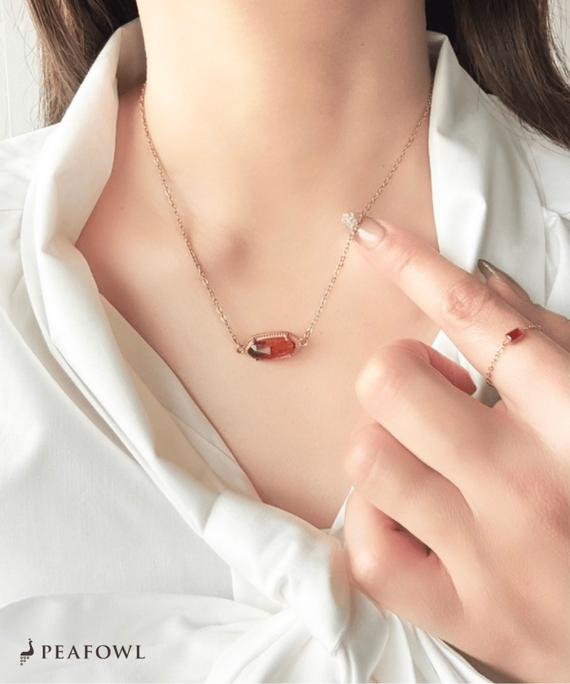 Elegant Claw Crystal Necklace - peafowl