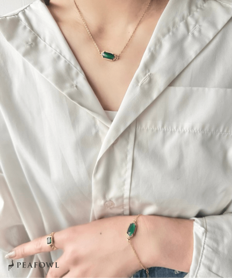 Elegant Claw Crystal Necklace - peafowl