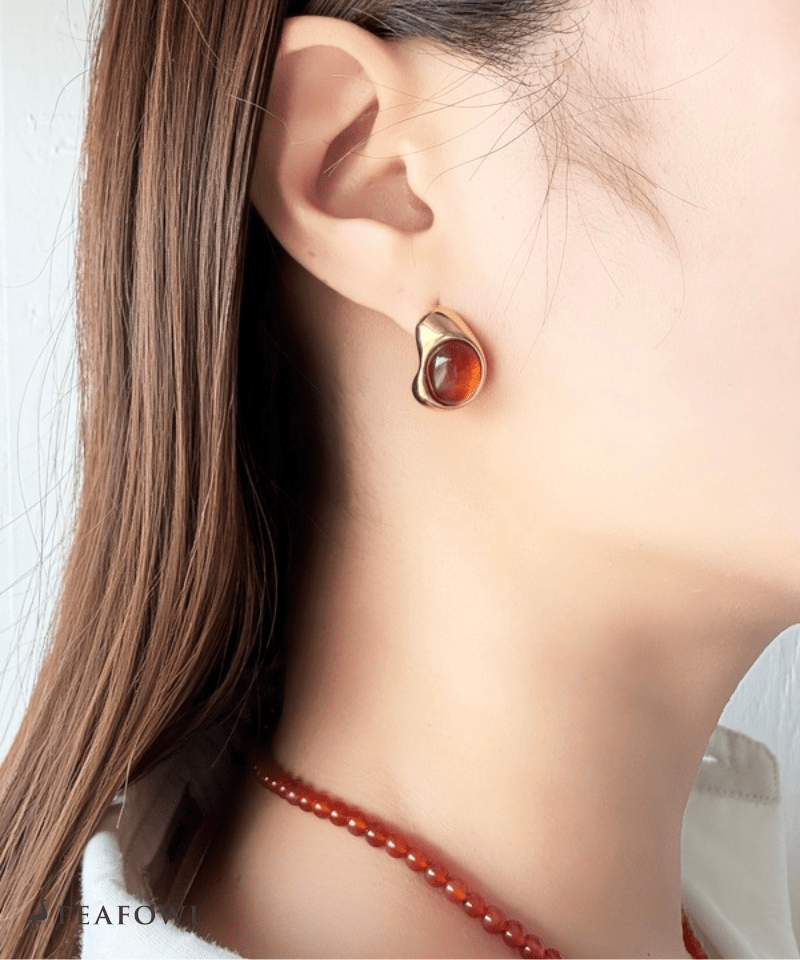 Nuance Oval Pierce - peafowl