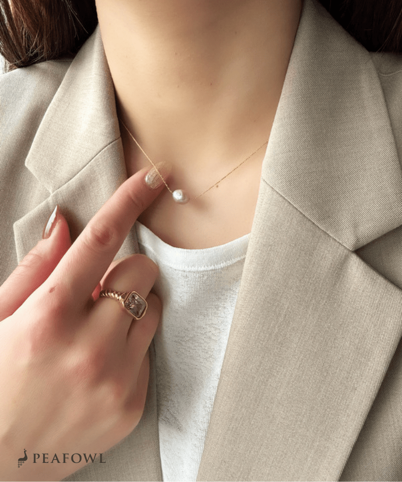 Nuance Pearl Necklace - peafowl