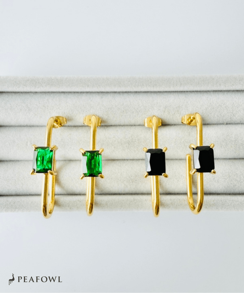 Curve Line Pierce - peafowl
