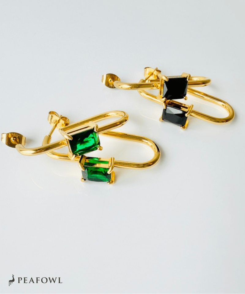 Curve Line Pierce - peafowl