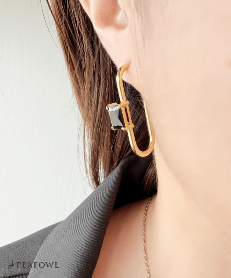 Curve Line Pierce - peafowl
