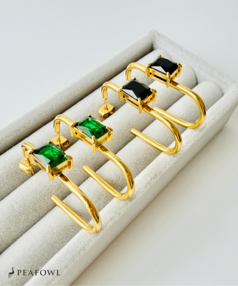 Curve Line Pierce - peafowl