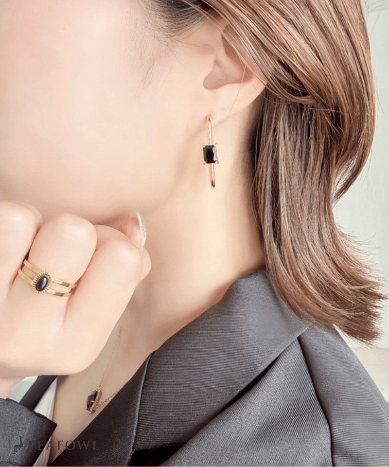Curve Line Pierce - peafowl
