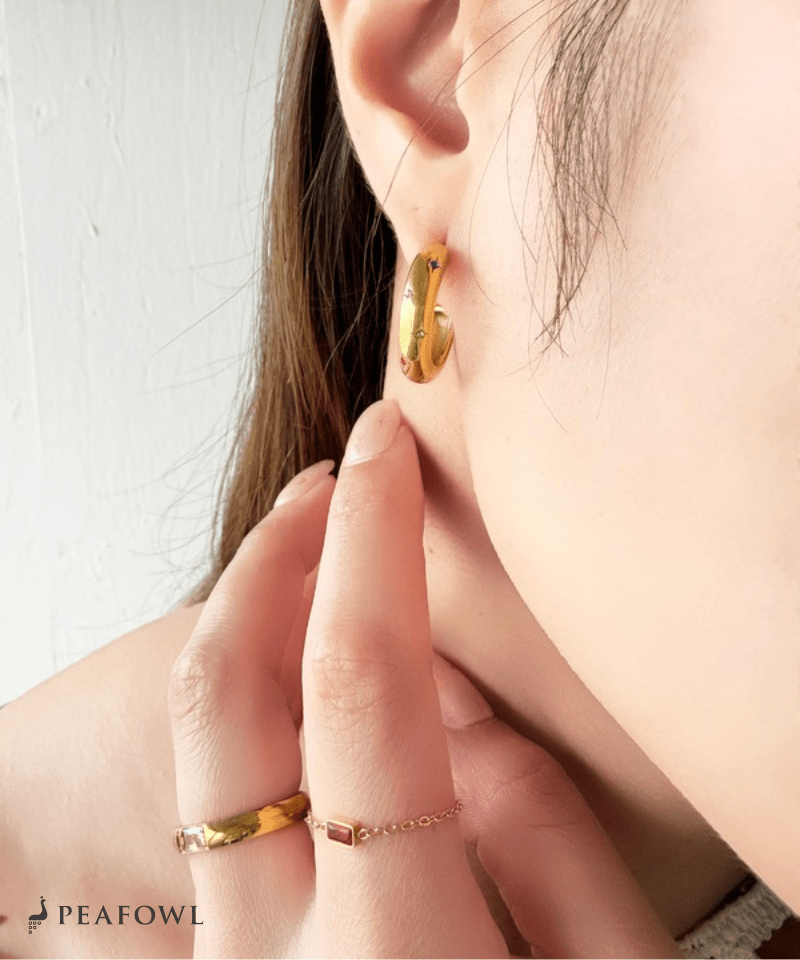 Dot Stone Hoop Pierce - peafowl