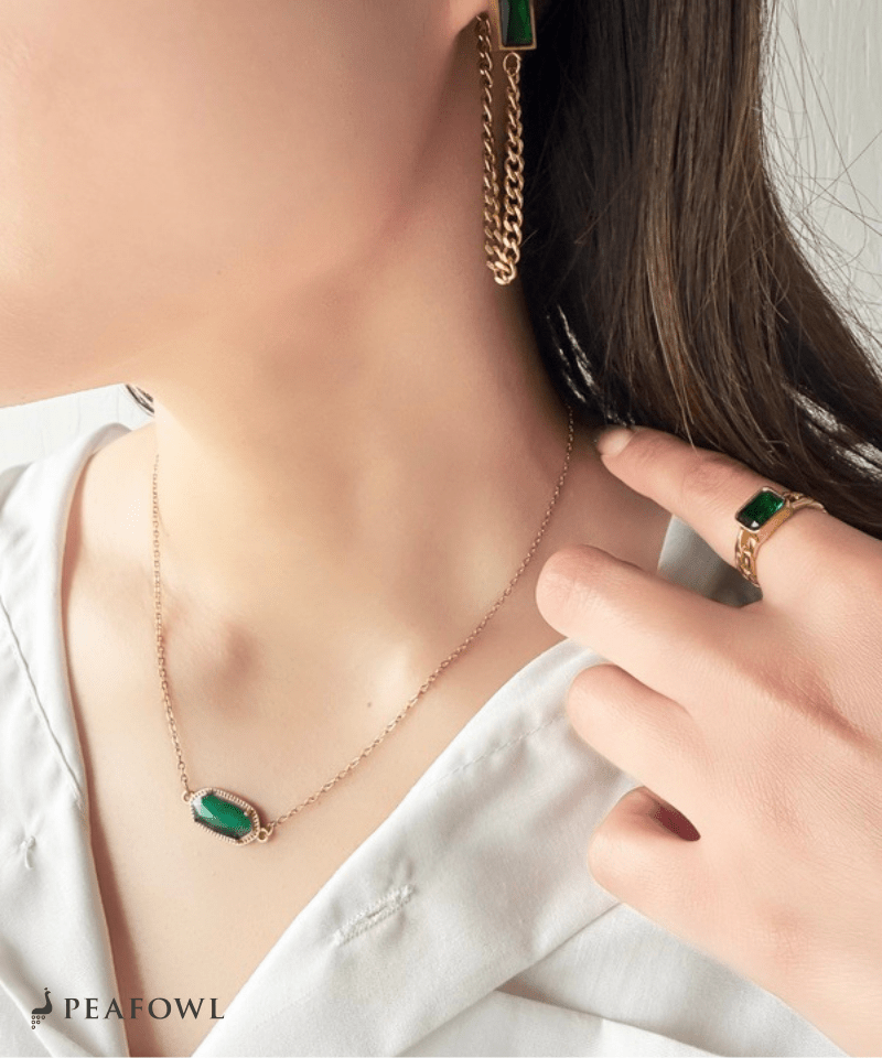 Elegant Claw Crystal Necklace - peafowl