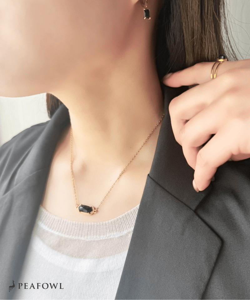 Elegant Claw Crystal Necklace - peafowl