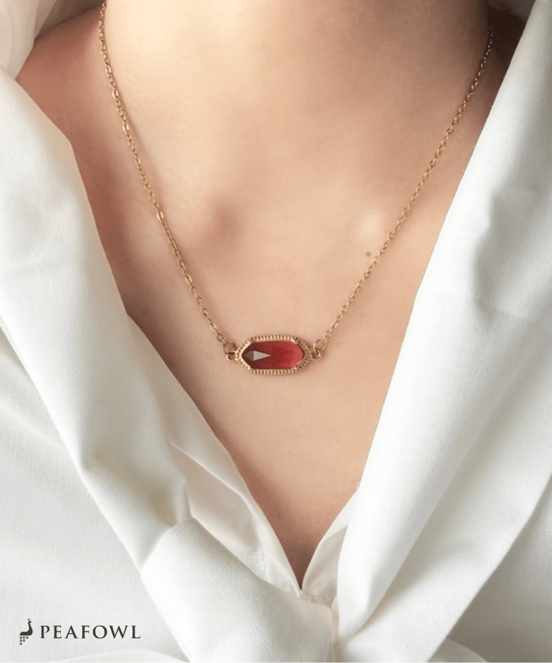 Elegant Claw Crystal Necklace - peafowl