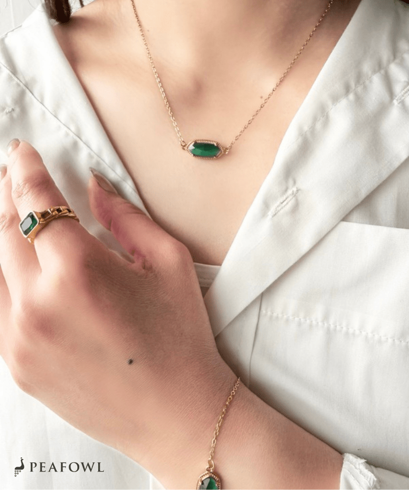 Elegant Claw Crystal Necklace - peafowl