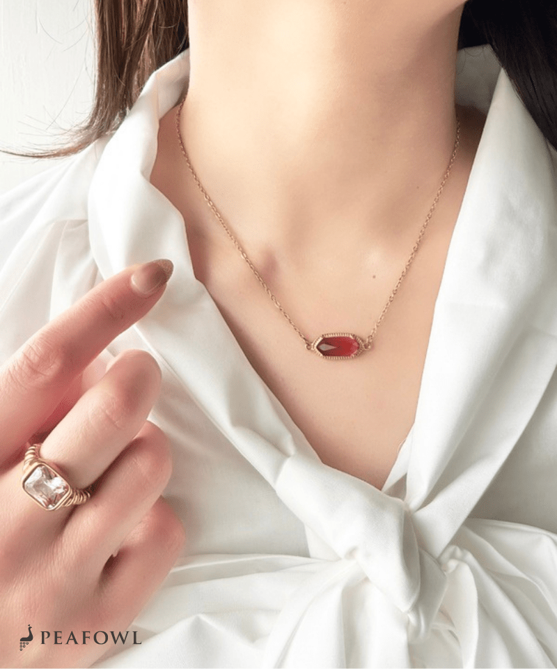Elegant Claw Crystal Necklace - peafowl