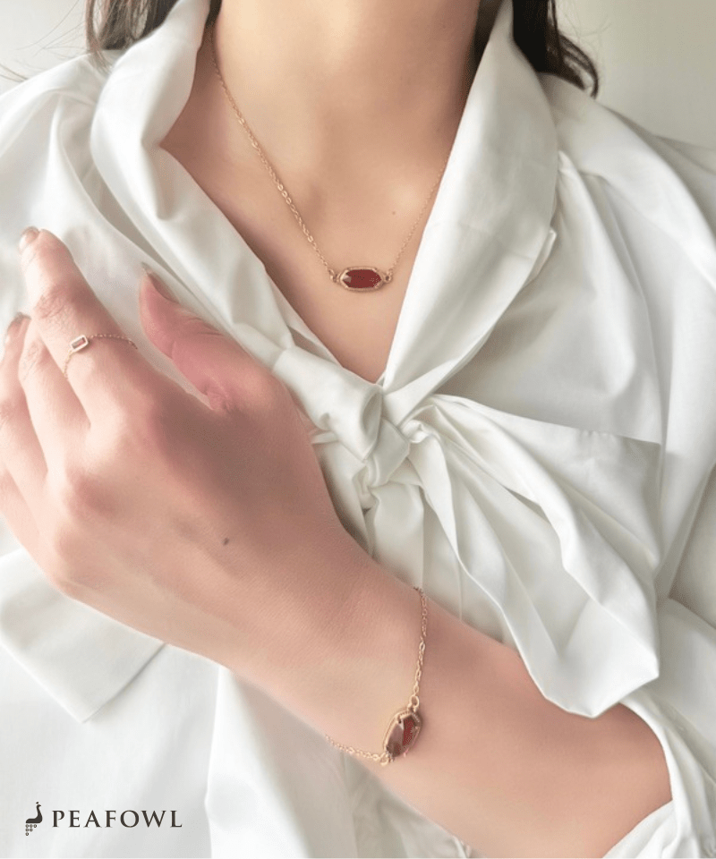 Elegant Claw Crystal Necklace - peafowl
