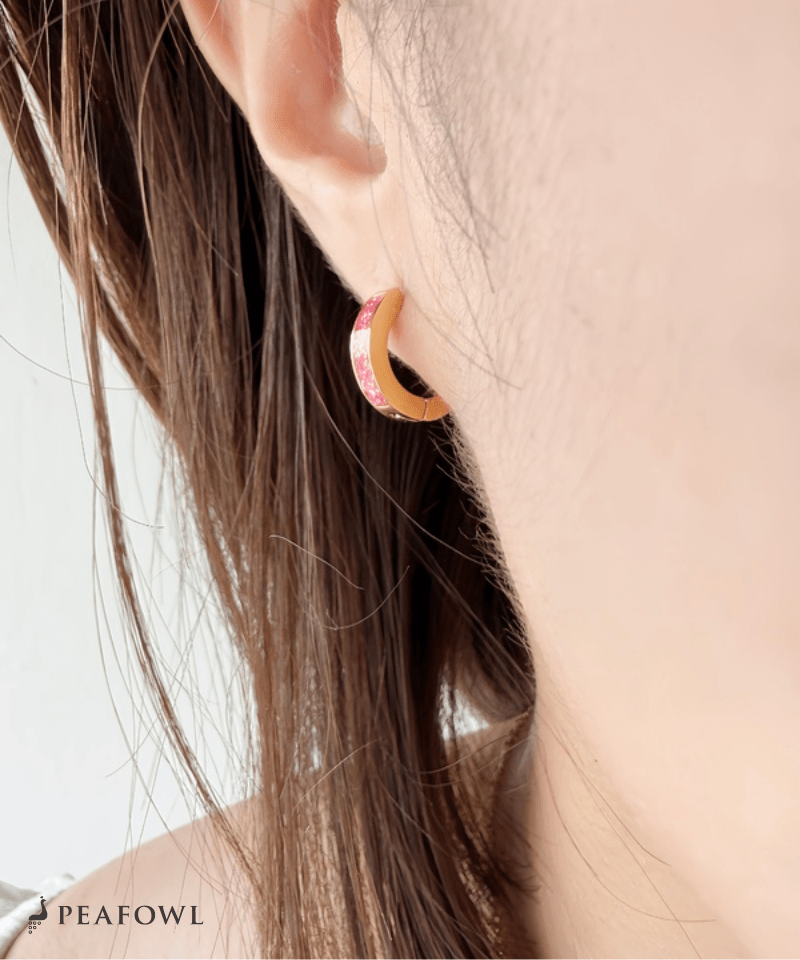 Glitter Line Hoop Pierce - peafowl