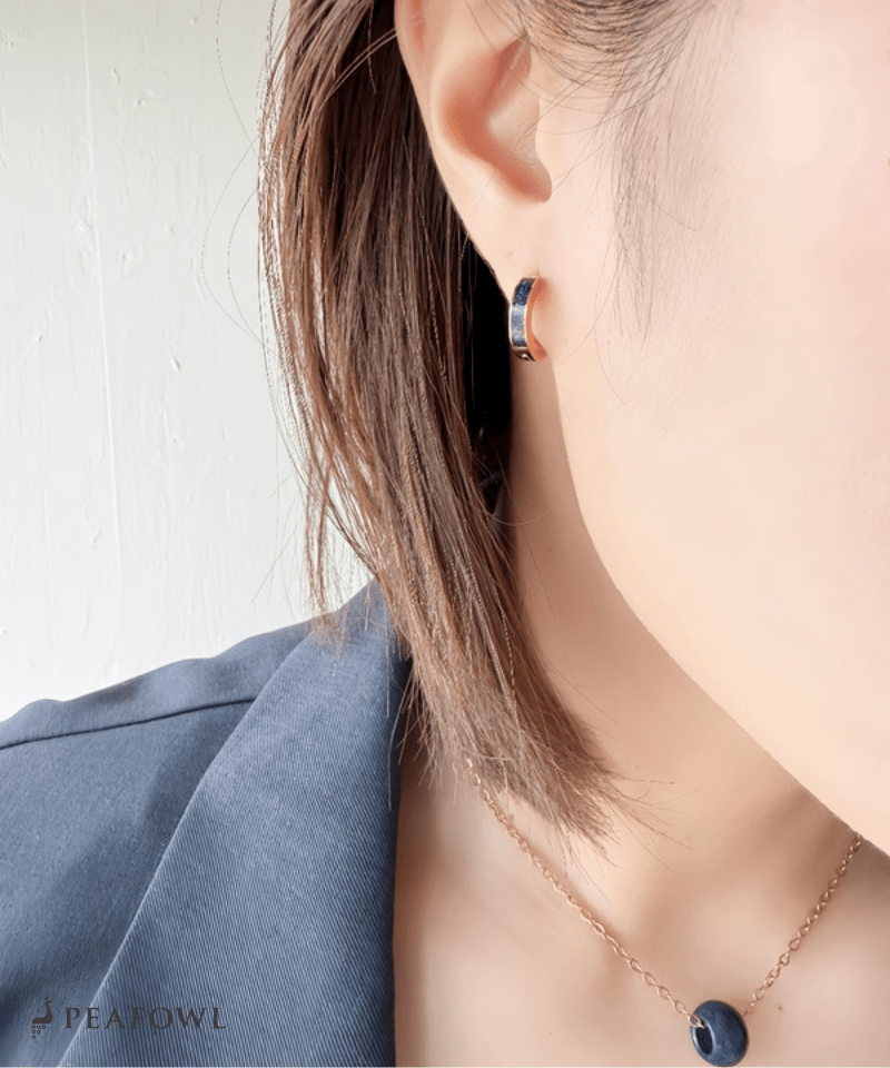 Glitter Line Hoop Pierce - peafowl
