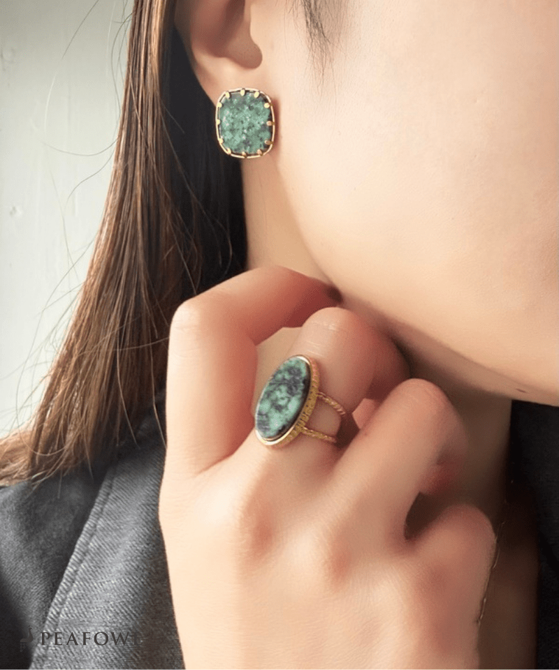 Moss Oval Ring - peafowl