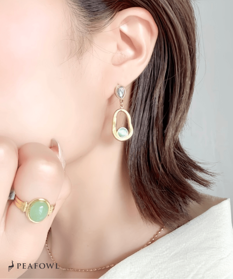Nuance Bijou Pierce - peafowl