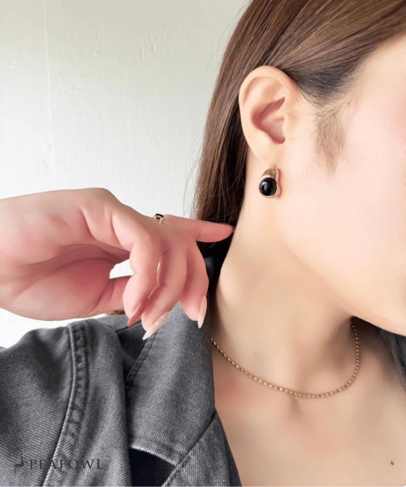 Nuance Oval Pierce - peafowl