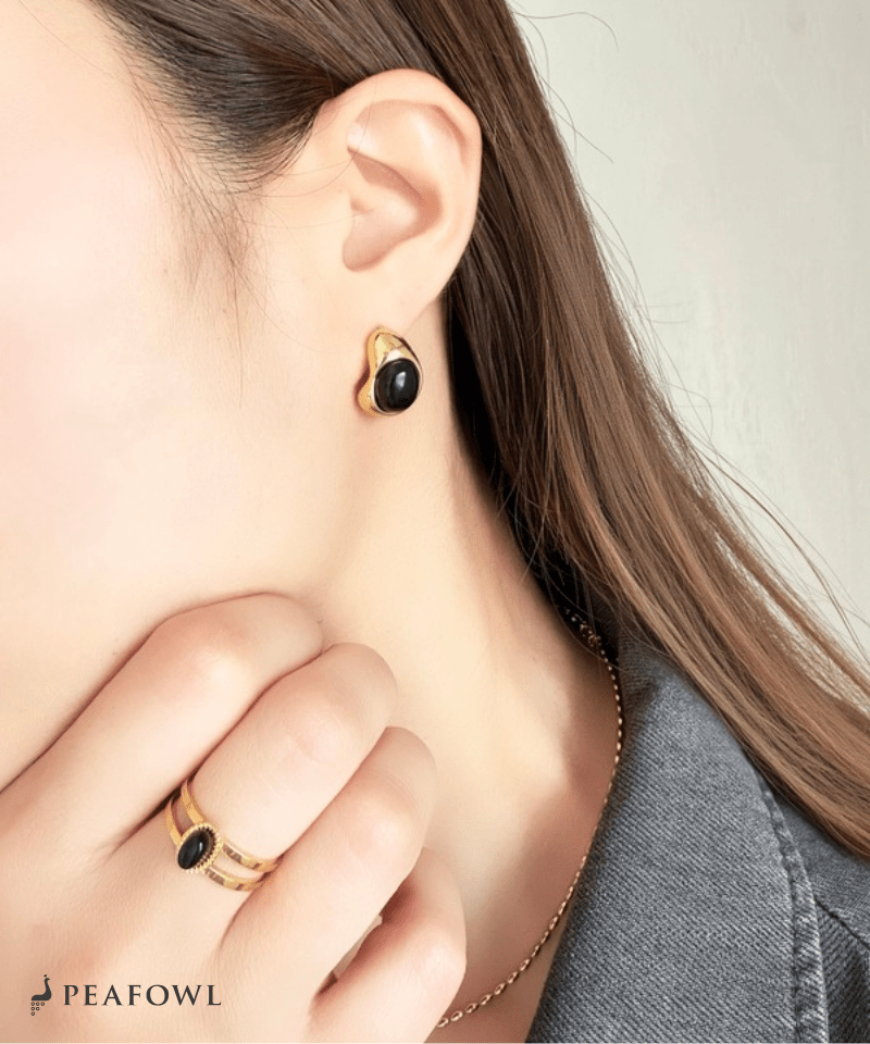 Nuance Oval Pierce - peafowl