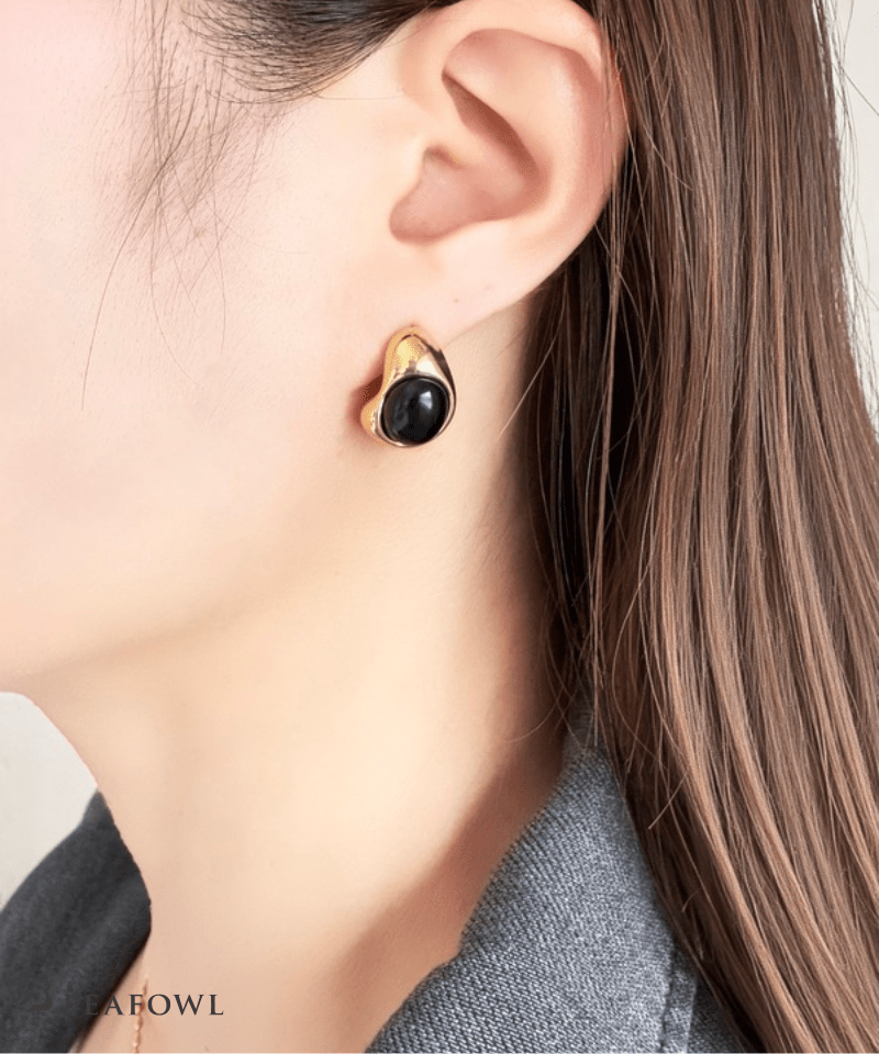 Nuance Oval Pierce - peafowl