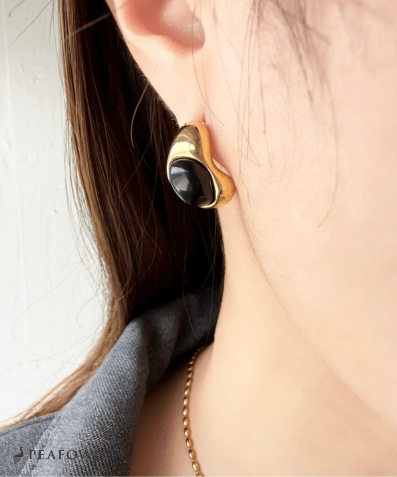 Nuance Oval Pierce - peafowl