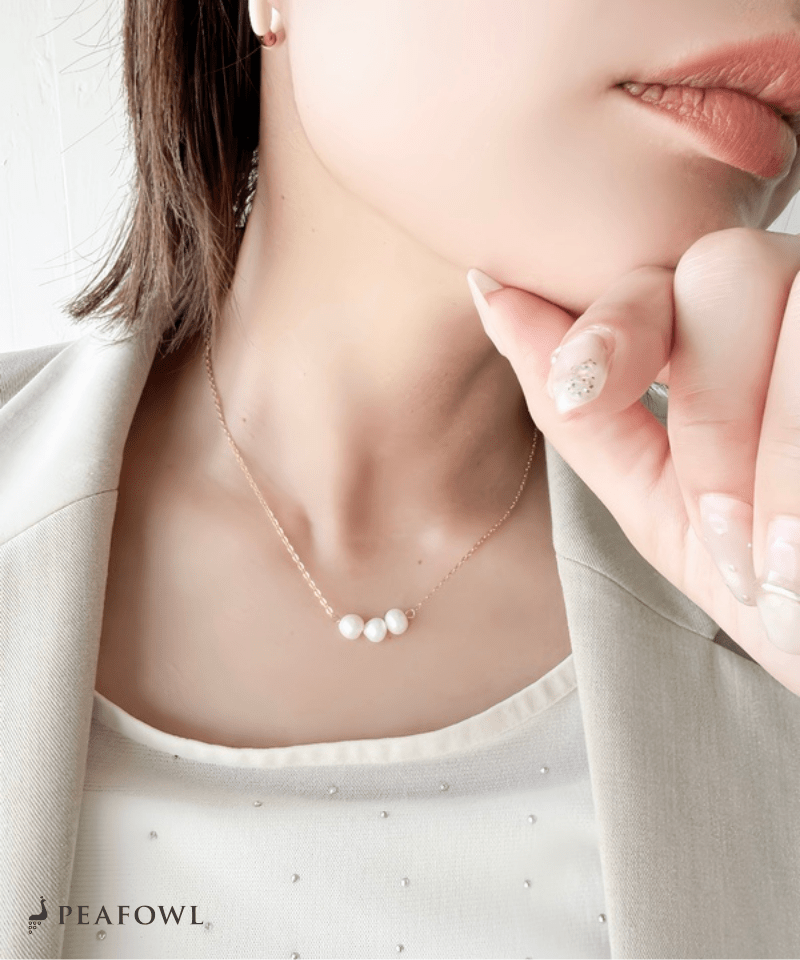 Pearl Bar Necklace - peafowl